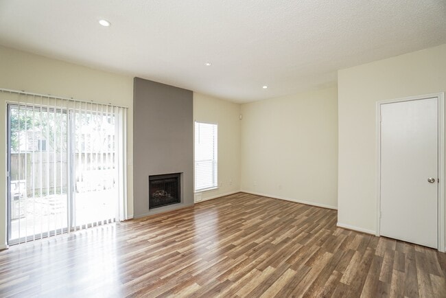 Foto del edificio - 2910 Grants Lake Blvd