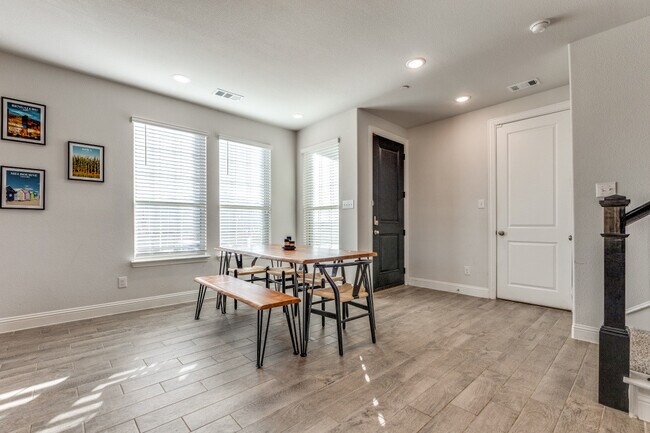 Building Photo - 1067 Keswick Dr