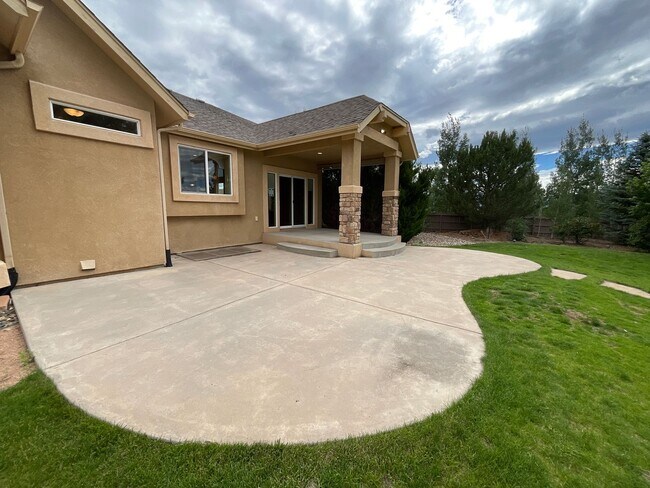 Foto del edificio - 4 Bedroom Home Available Near Briargate Pk...