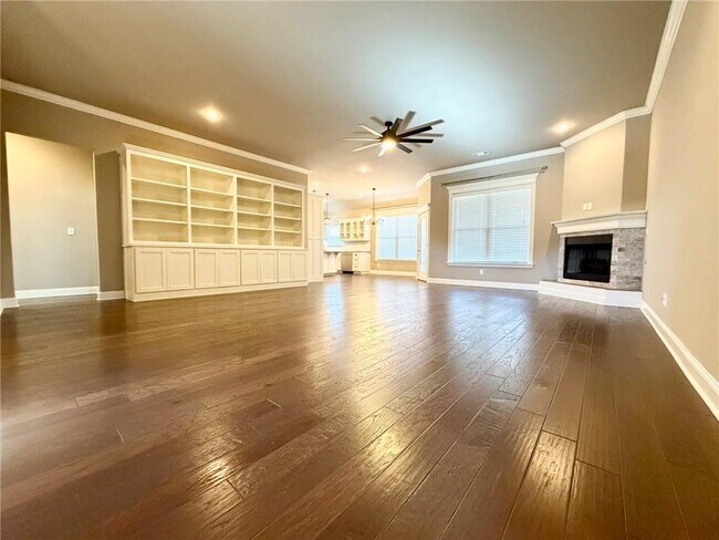 Building Photo - 1309 W Gum St