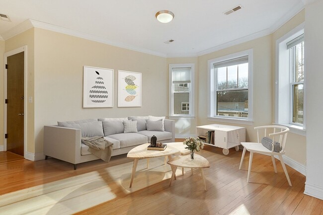 Building Photo - 4863 N Hermitage Ave