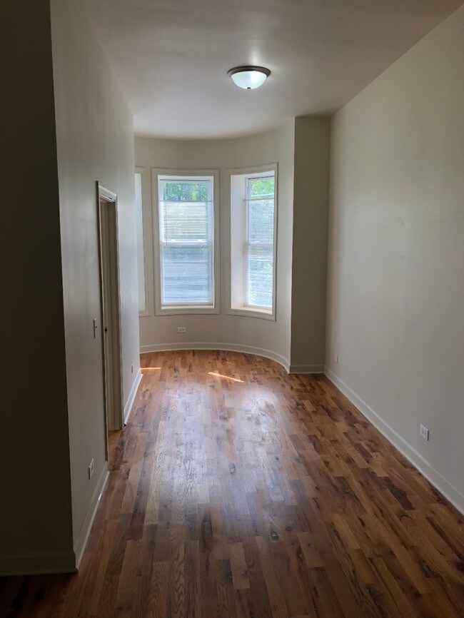 Foto del edificio - 1322 S Troy St