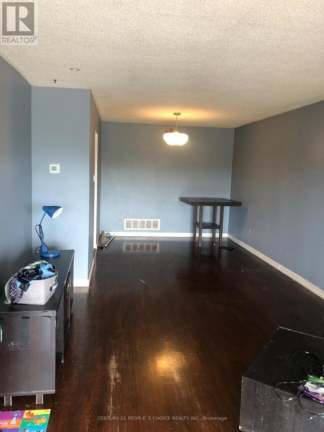 Building Photo - 11 Cabernet Cir