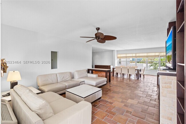 Foto del edificio - 10190 Collins Ave