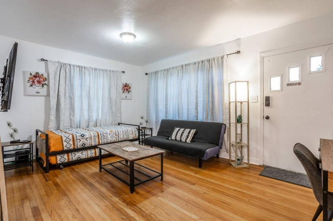Photo - 2014 Newman St Apartment