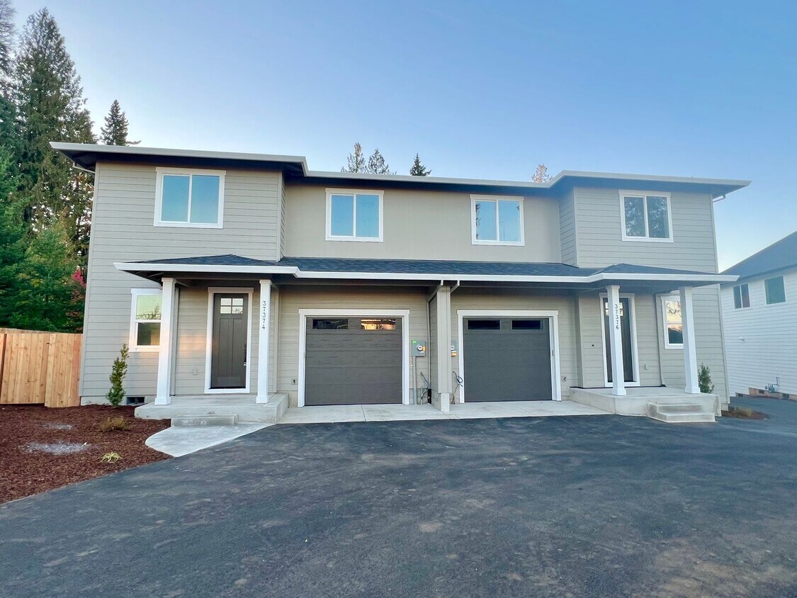 Primary Photo - NEW BUILT!!! STUNNING SANDY, OR TOWNHOME O...