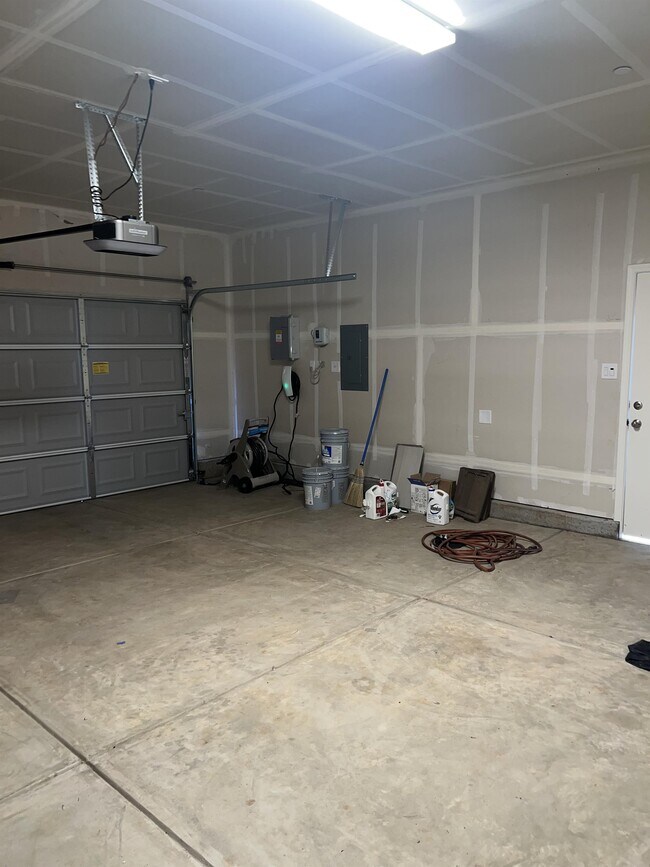 Foto del edificio - 634 Wood Crest Ave