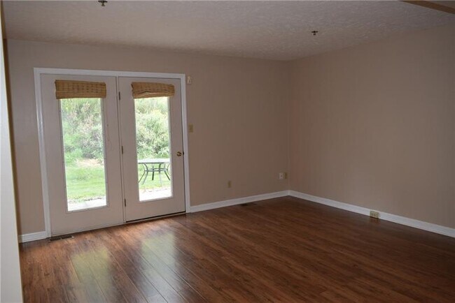 Foto del edificio - 1249 Meadowbrook Dr