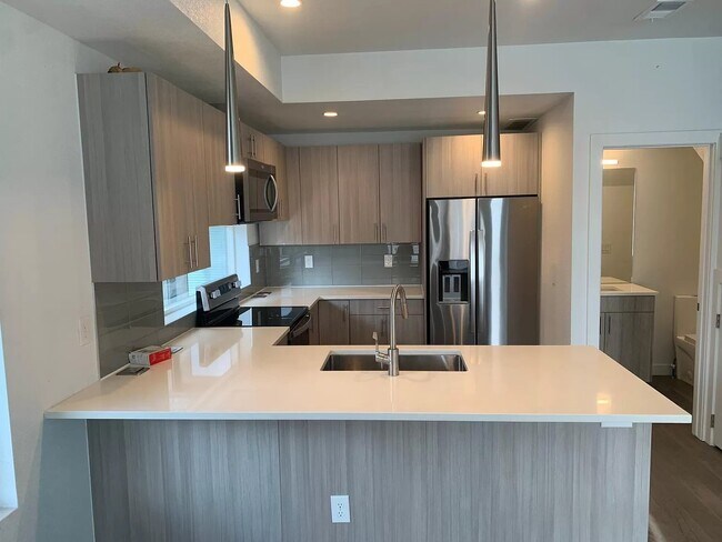 Foto del edificio - Beautiful Sloans lake Two Bed / Two and a half bath condo for rent