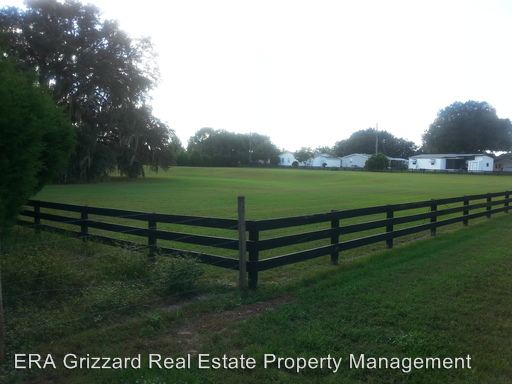 Building Photo - 1601 Pinehurst Dr