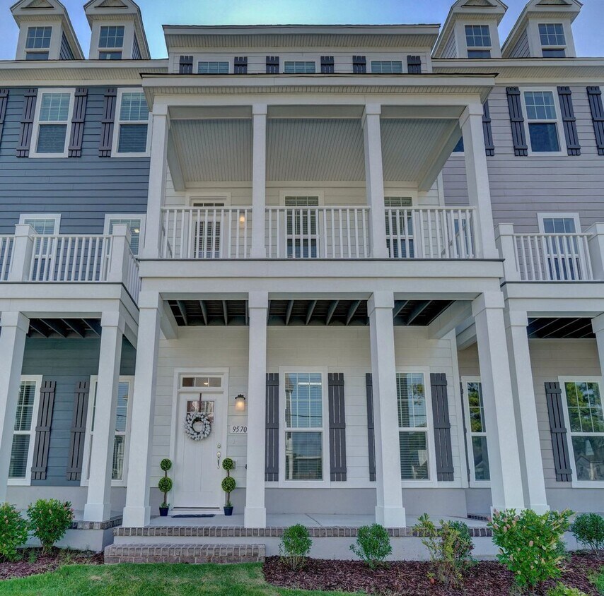 Primary Photo - 3-Bedroom Townhome w/Attached Garage! Avai...