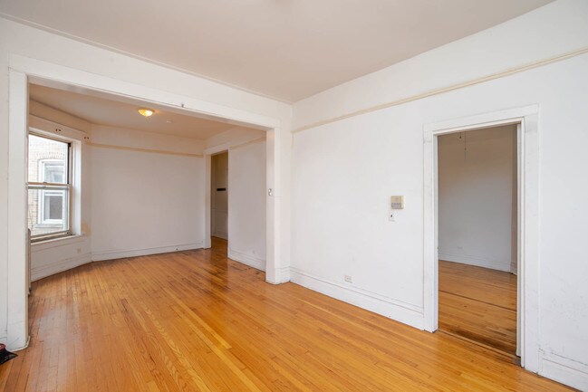 Building Photo - 1517 N California Ave