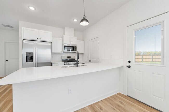 Foto del edificio - BRAND NEW 3 Bedroom/2 Bath Duplex in Godda...