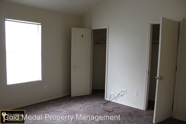 Building Photo - 4000 Doraine Ct