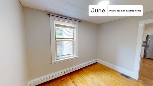 Building Photo - Room in Shared 4 bed/1 bath home