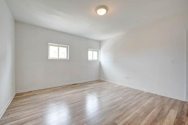 Foto del edificio - 2 bedroom in Chicago IL 60647