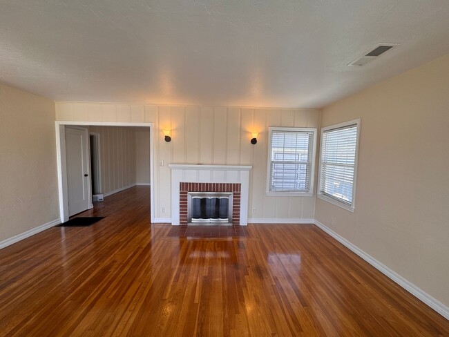 Building Photo - 21 Orange Dr