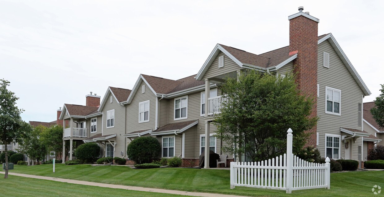 Vista al edificio - Prairie Oaks Apartments