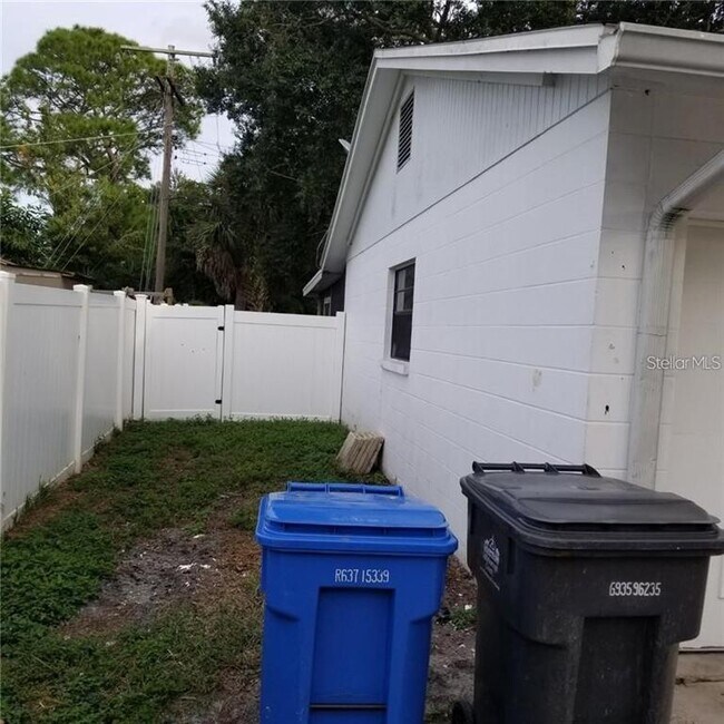 Foto del edificio - 6717 Mornay Cir