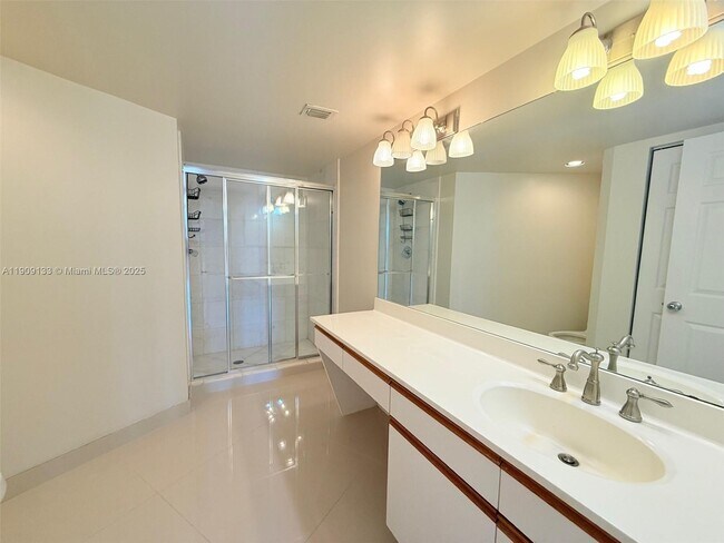 Foto del edificio - 3530 Mystic Pointe Dr