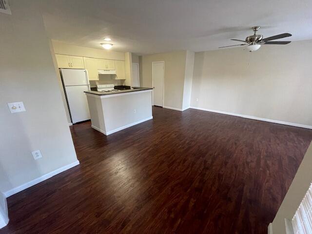Building Photo - 4815 Via Palm Lakes