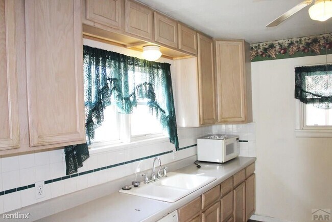 Building Photo - 2 br, 1 bath House - 1011 W 18th St