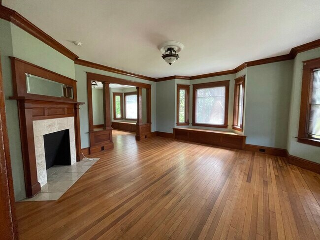 Foto del edificio - 66 Old Amherst Rd