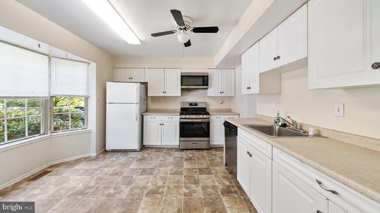 Foto del edificio - 7769 Hiawatha Ln