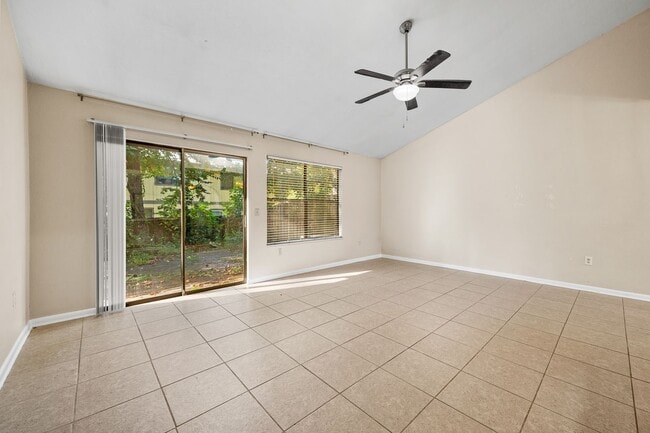 Foto del edificio - Spacious 3/2 Townhome in Highly Sought-After Marchwood – Available Now!