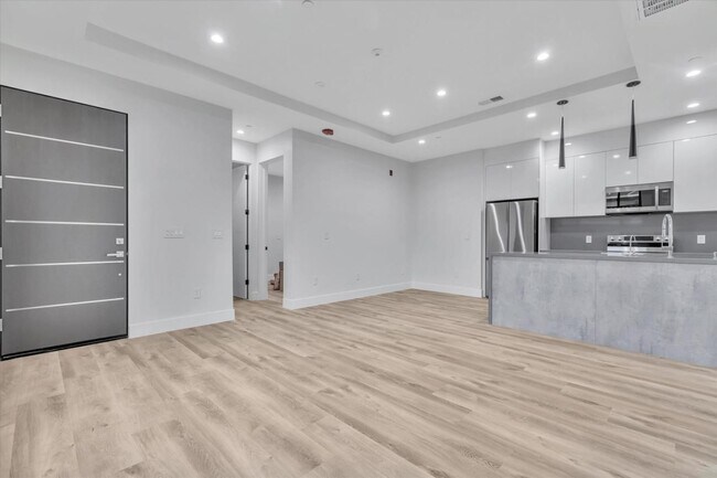 Building Photo - 1316 Flower Ct