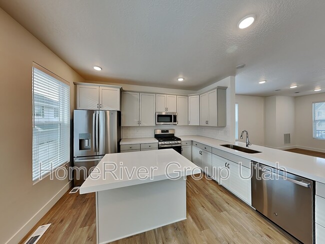 Building Photo - 3461 Peebles Ct