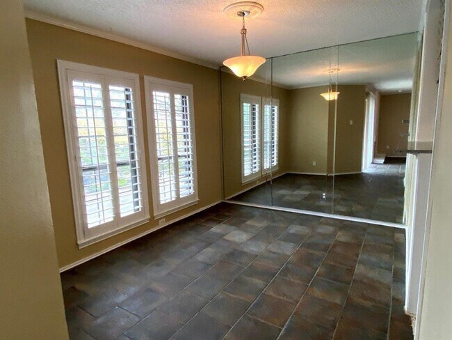 Building Photo - 15151 Berry Trail