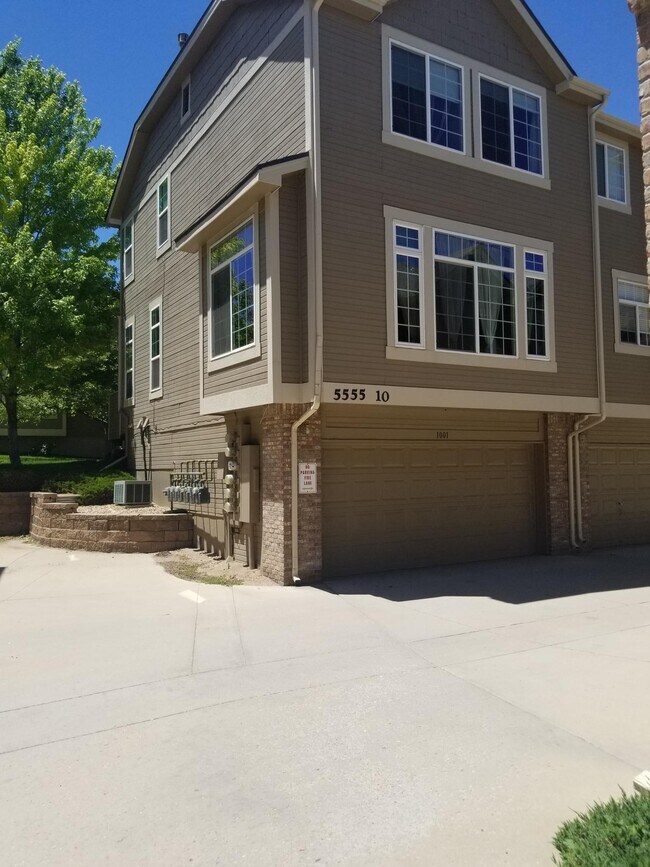 5555 E Briarwood Ave, Centennial, CO 80122 Townhome Rentals in
