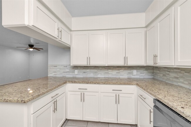 Building Photo - 2213 N Thompson St