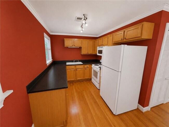 Foto del edificio - 1643 Briarcliff Rd NE