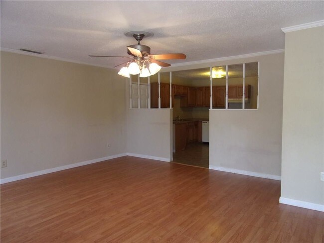 Foto del edificio - 1333 Victoria St