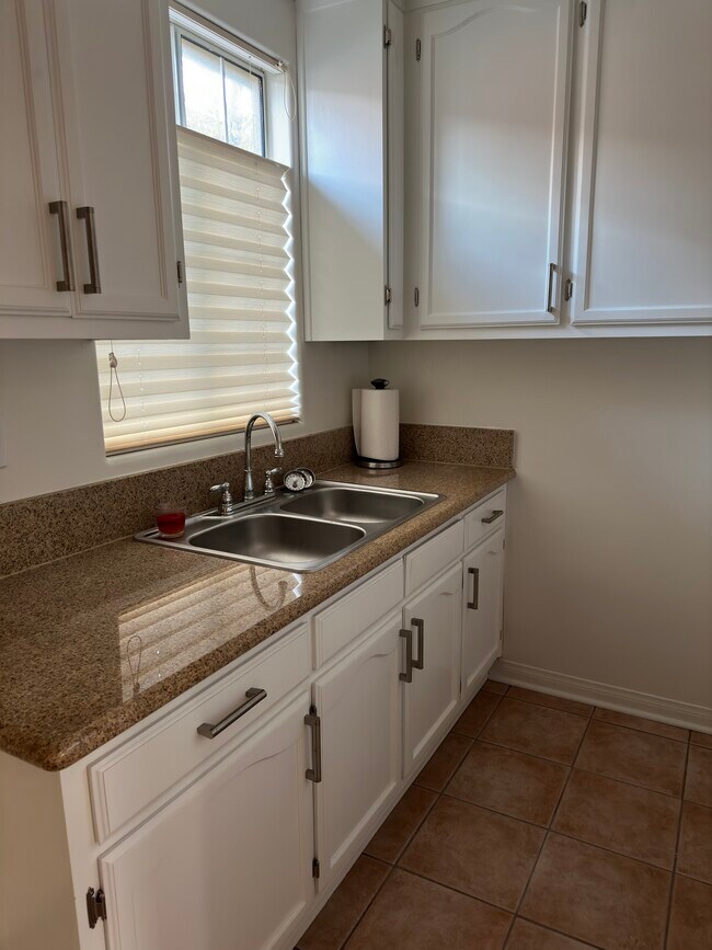 Kitchen - 2144 S Redondo Blvd