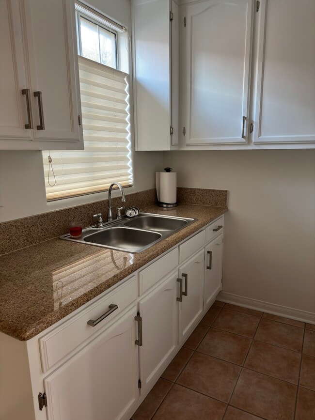 Kitchen - 2144 S Redondo Blvd