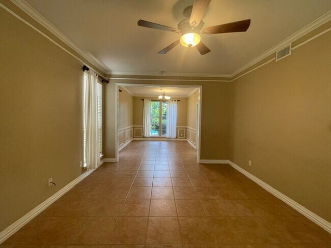 Foto del edificio - 3222 Mapleridge Dr