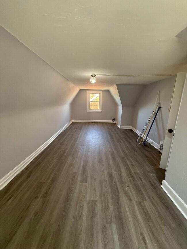 Building Photo - Shaker Heights 2nd/3rd floor combo