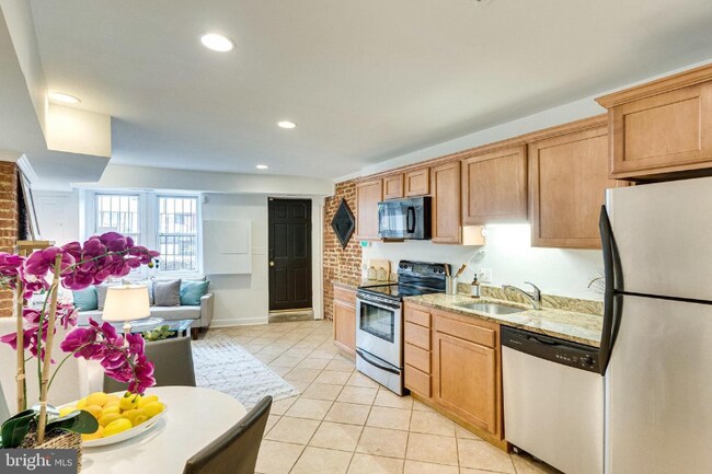 Foto del edificio - 222 Florida Ave NW