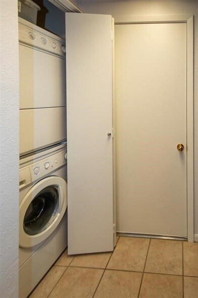 Foto del edificio - 2425 Holly Hall St