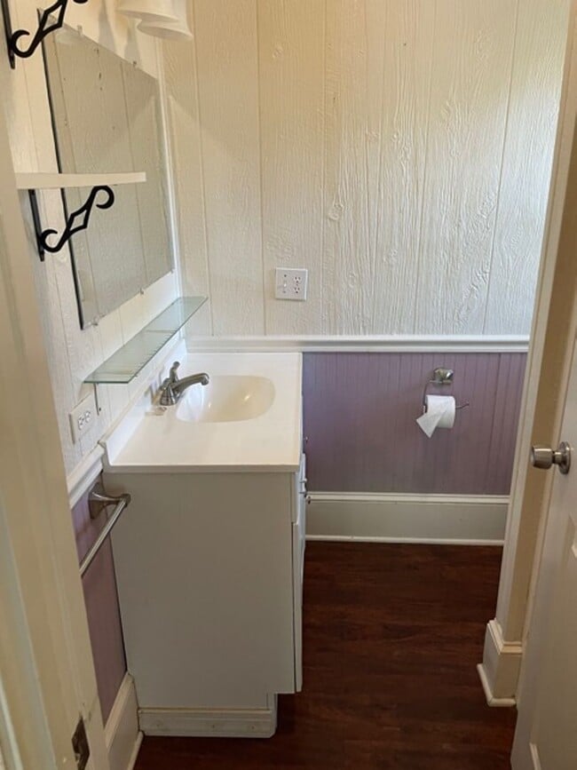 Building Photo - Great Studio Apartment in Highland
