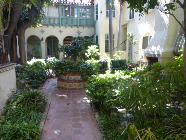 Courtyard - 717 S Cochran Ave