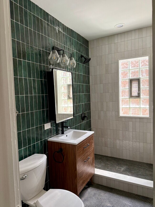 Building Photo - 206 N Marion St