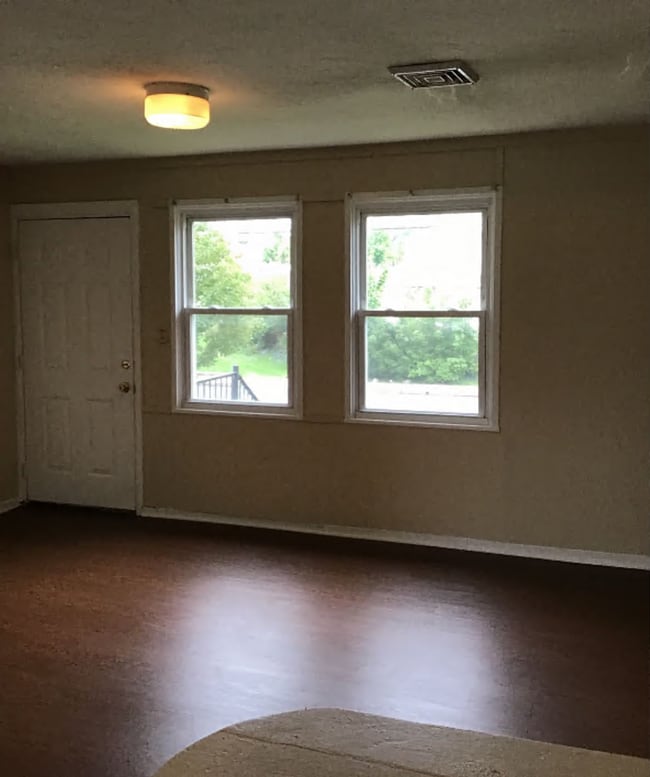 Building Photo - 533-543 Hollywell Ave