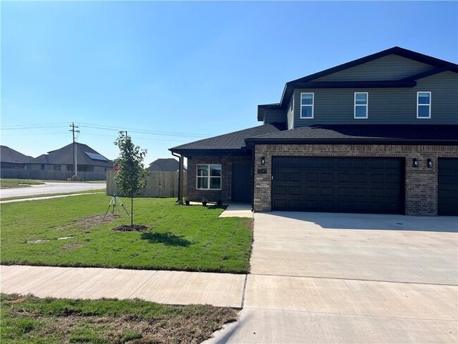 Building Photo - 620 Cosmos St