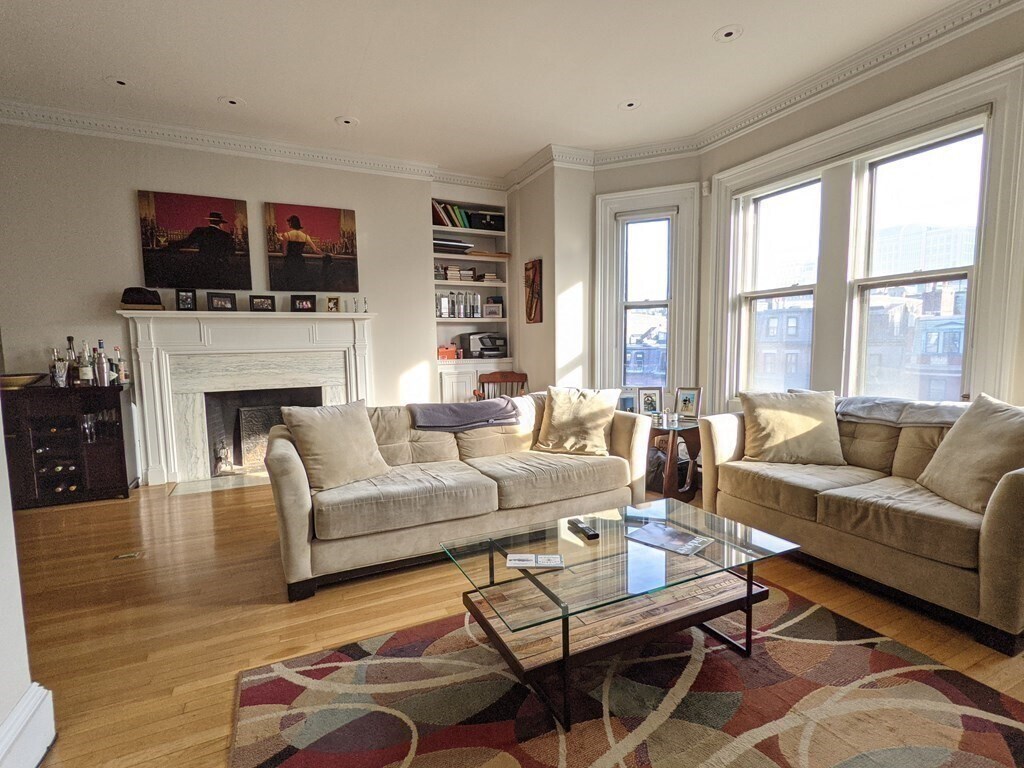 Primary Photo - 234 Beacon St