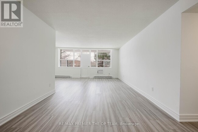 Photo du bâtiment - 70 Old Sheppard Ave