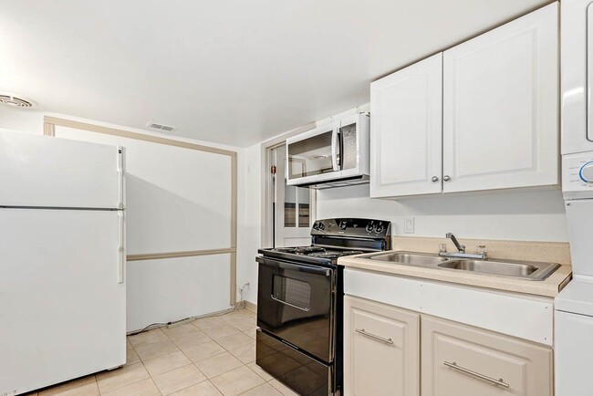 Building Photo - Charming 1-Bedroom Duplex in Historic St. ...
